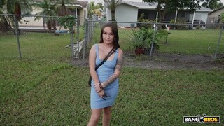 Sexy Mädchen in Porno - Spanking Bunny on the Bus auf HOT-GIRLS-PORN.COM