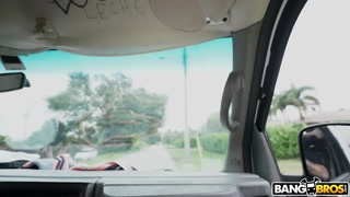 포르노의 섹시한 여자 - HOT-GIRLS-PORN.COM의 Small Tits Bunny Fae in a Bus