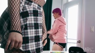 포르노의 섹시한 여자 - HOT-GIRLS-PORN.COM의 Standing Doggystyle with Skinny