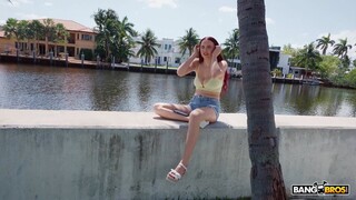 Sexy girls in porn - Scarlett Rose's Big Natural Tits Bounce on Vacation on HOT-GIRLS-PORN.COM