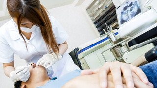 포르노의 섹시한 여자 - HOT-GIRLS-PORN.COM의 Dentist Visit Ends in Squirt and Creampie