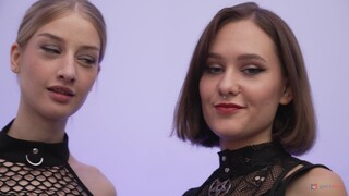 Gadis seksi dalam porn - Pissed and Fucked: Sasha and Ellie di HOT-GIRLS-PORN.COM