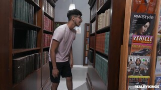 Raparigas sexy no pornô - Diego Perez and Christina Savoy's Library Blowjob Session no HOT-GIRLS-PORN.COM