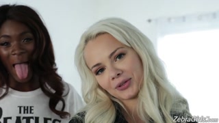 포르노의 섹시한 여자 - HOT-GIRLS-PORN.COM의 Ana Foxxx, Anne Amari, and Elsa Jean Get Naughty