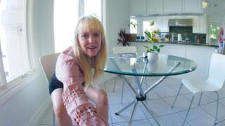 Seksowne dziewczyny w porno - Miniskirt, Pumps, and Pleasure na HOT-GIRLS-PORN.COM