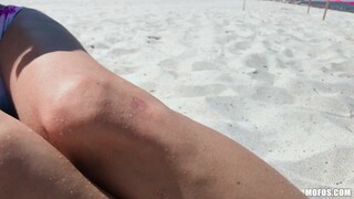 Sexy girls in porn - Peter Green's Beach Blowjob on HOT-GIRLS-PORN.COM