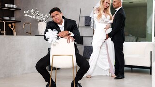 Gadis seksi dalam porn - Kissing and Confessing on Wedding Day di HOT-GIRLS-PORN.COM