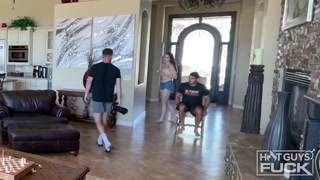 Sexy Mädchen in Porno - Behind the Lens: Emma Barnes and Jack Phoenix! auf HOT-GIRLS-PORN.COM
