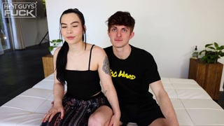 Raparigas sexy no pornô - Alyssa Amythest Interviews Bryce Kelly About His First Time Sex no HOT-GIRLS-PORN.COM