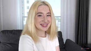Sexy meisjes in porno - Beautiful Milana's Anal Debut - Ass Fingering, Buttplug op HOT-GIRLS-PORN.COM