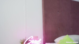 Những cô gái gợi cảm trong phim khiêu dâm - Play with Big Cock trên HOT-GIRLS-PORN.COM
