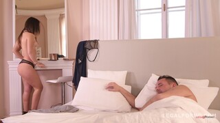 Gadis seksi dalam porn - Hot brunette teen gets morning creampie from David Perry di HOT-GIRLS-PORN.COM