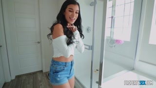 สาวเซ็กซี่ในหนังโป๊ - Wanting It Bad in the Bathroom บน HOT-GIRLS-PORN.COM