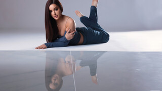 Ragazze sexy nel porno - Masturbation Session Turns into FFM Freakshow su HOT-GIRLS-PORN.COM