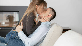 Sexiga tjejer i porr - Nick Ross Fucks Shaved Czech Beauty Doggystyle på HOT-GIRLS-PORN.COM
